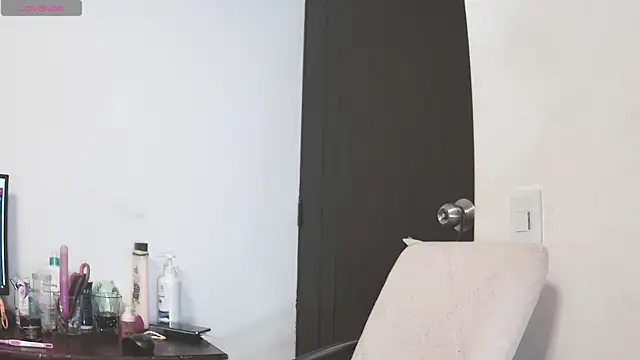 Snapshot of katherine-smill chatting on November 2025 12:27:01 PM katherine-smill online show from November 2025 12:27:01 PM