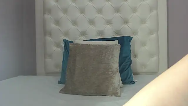 Snapshot of rossibaker chatting on November 2025 05:09:02 AM rossibaker online show from November 2025 05:09:02 AM