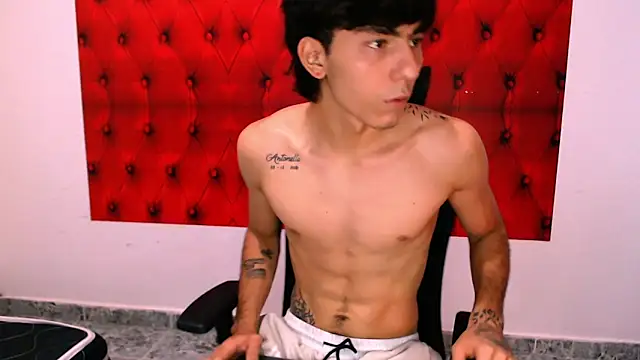 Snapshot of Bryant_Connor chatting on November 2025 04:05:01 AM Bryant Connor online show from November 2025 04:05:01 AM