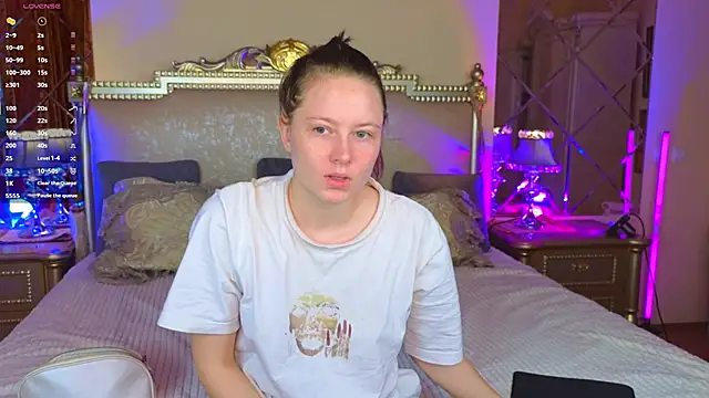 Snapshot of HolyBabyDoll chatting on November 2025 04:33:02 AM HolyBabyDoll online show from November 2025 04:33:02 AM