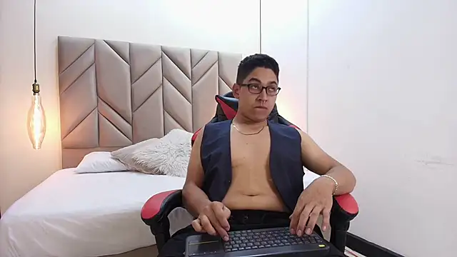 DanteVoss online show from November 2025 04:01:01 AM