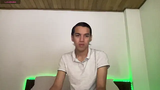 Snapshot of call_me_theo chatting on December 2025 10:42:02 AM call me theo online show from December 2025 10:42:02 AM