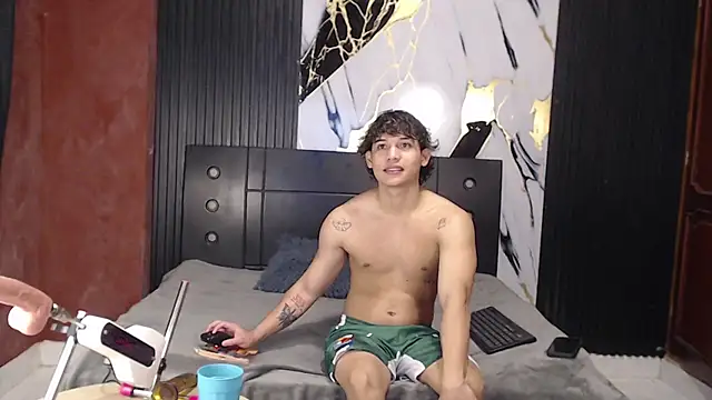 Snapshot of Larandmarkoss chatting on November 2025 01:37:02 PM Larandmarkoss online show from November 2025 01:37:02 PM