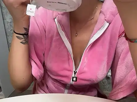 Snapshot of Angelinaa19 chatting on November 2025 04:29:02 PM Angelinaa19 online show from November 2025 04:29:02 PM