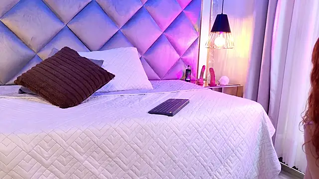 Snapshot of crystal_gilton chatting on December 2025 07:19:02 PM crystal gilton online show from December 2025 07:19:02 PM