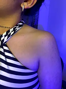 Snapshot of VIOLET_EF chatting on November 2025 04:00:01 AM VIOLET EF online show from November 2025 04:00:01 AM