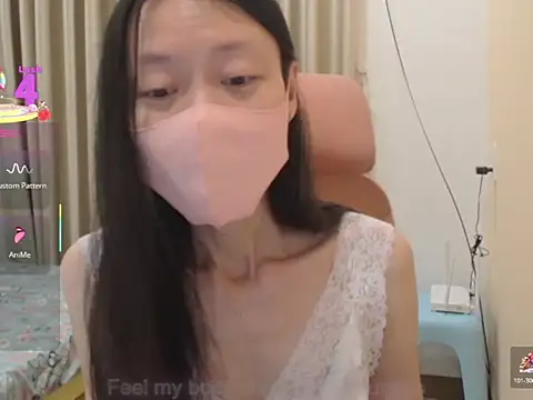 Snapshot of Lil-Cherries chatting on November 2025 03:50:01 PM Lil-Cherries online show from November 2025 03:50:01 PM