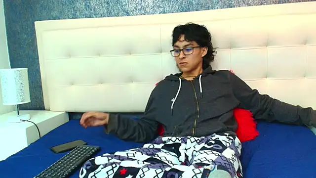 Zoro V online show from November 2025 12:05:02 PM