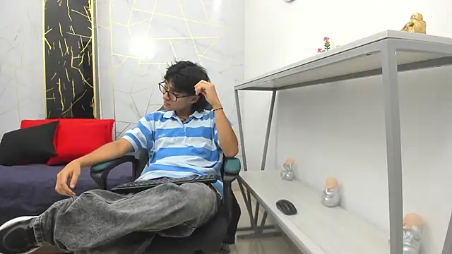 Zoro V online show from November 2025 07:34:02 PM