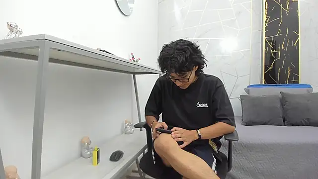 Zoro V online show from November 2025 07:41:02 PM