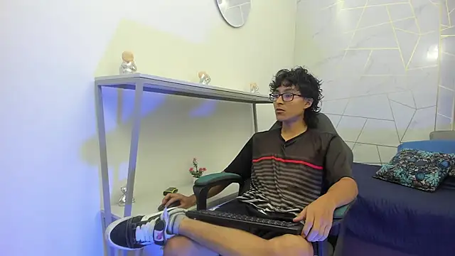 Zoro V online show from November 2025 07:46:02 PM