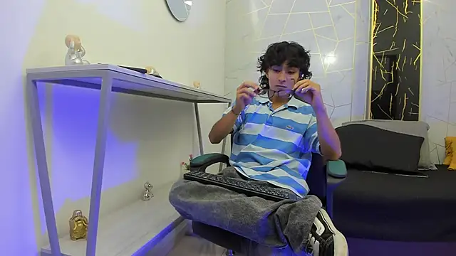 Zoro V online show from December 2025 07:30:02 PM