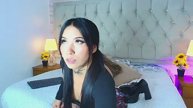 Snapshot of Liathompson_FG chatting on November 2025 07:48:02 PM Liathompson FG online show from November 2025 07:48:02 PM