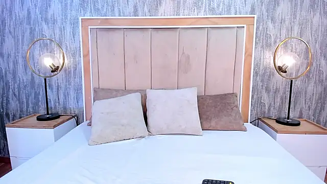 EvaLuxxe online show from November 2025 09:03:01 PM