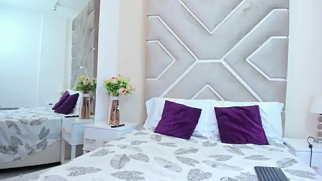 Bella Rousee  online show from December 2025 04:06:01 AM