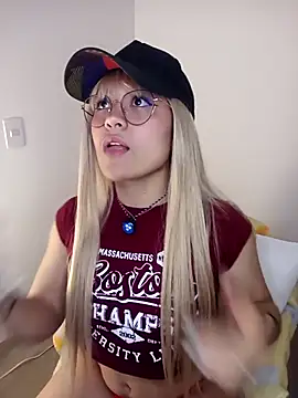 littlec4ke online show from November 2025 10:47:01 PM