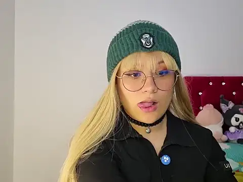 littlec4ke online show from November 2025 11:27:01 PM