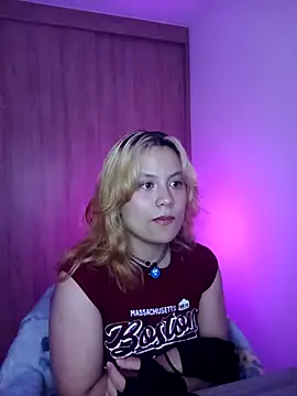 littlec4ke online show from December 2025 01:43:01 AM