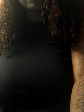 Snapshot of Fxncymuse chatting on November 2025 11:21:02 PM Fxncymuse online show from November 2025 11:21:02 PM