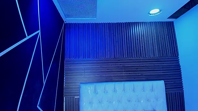 ZarinaWynne online show from April 2026 01:05:02 PM