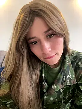 Miia Hoot online show from November 2025 02:27:02 PM