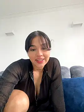 Miia Hoot online show from November 2025 02:09:02 PM