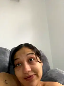 Miia Hoot online show from December 2025 01:39:01 PM