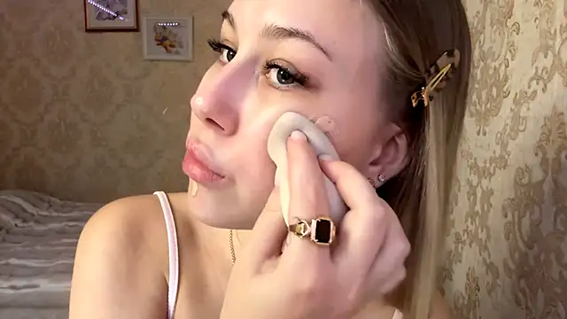 Rose Lachrymose online show from November 2025 12:49:02 PM