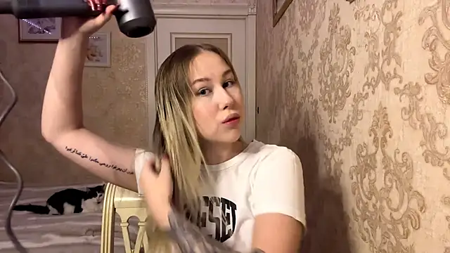 Rose Lachrymose online show from November 2025 02:27:02 PM