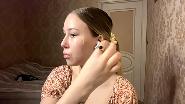 Rose Lachrymose online show from November 2025 03:26:02 PM