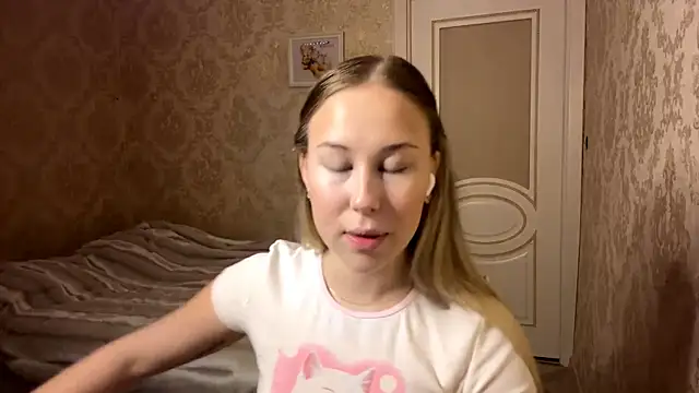 Rose Lachrymose online show from November 2025 03:49:01 PM