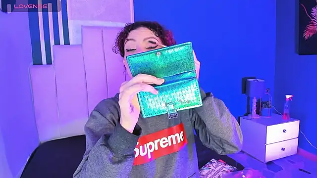 AliceMadnes online show from December 2025 04:28:02 AM