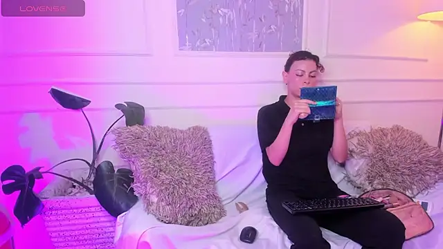 AliceMadnes online show from April 2026 03:02:01 PM