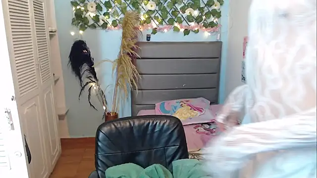 Snapshot of catherin_foxxx chatting on November 2025 07:41:02 PM catherin foxxx online show from November 2025 07:41:02 PM