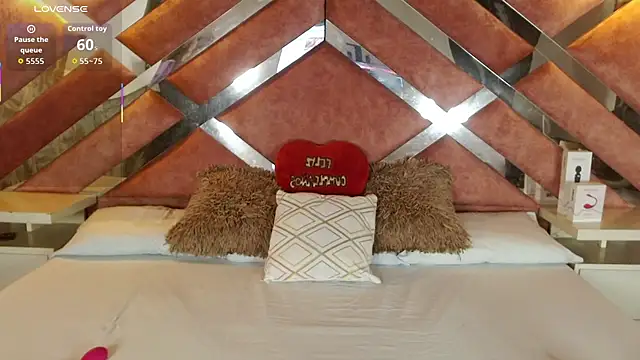 Snapshot of Lily_Queen30 chatting on November 2025 08:20:01 PM Lily Queen30 online show from November 2025 08:20:01 PM