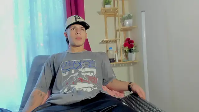 latiin boy21 online show from November 2025 05:11:01 PM