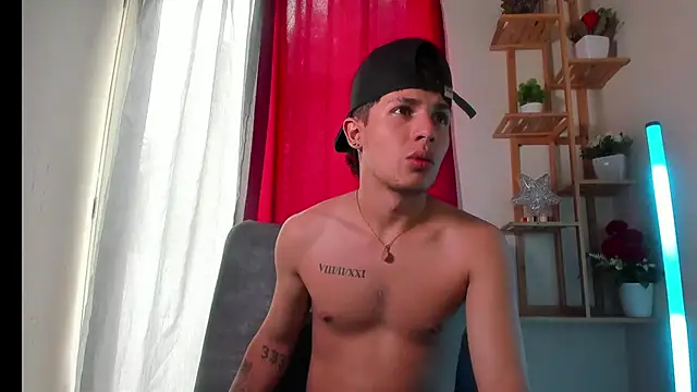 latiin boy21 online show from November 2025 09:03:02 PM