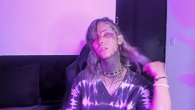 Snapshot of luxiel_ chatting on November 2025 10:48:02 PM luxiel online show from November 2025 10:48:02 PM