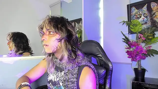 Snapshot of luxiel_ chatting on November 2025 09:03:02 PM luxiel online show from November 2025 09:03:02 PM