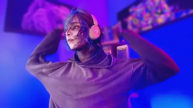 luxiel  online show from March 2026 11:22:02 PM