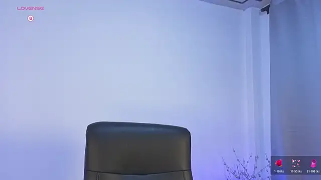 Snapshot of MissEmma__ chatting on November 2025 08:31:01 PM MissEmma online show from November 2025 08:31:01 PM