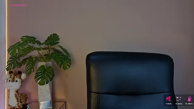 Snapshot of MissEmma__ chatting on November 2025 11:02:01 AM MissEmma online show from November 2025 11:02:01 AM