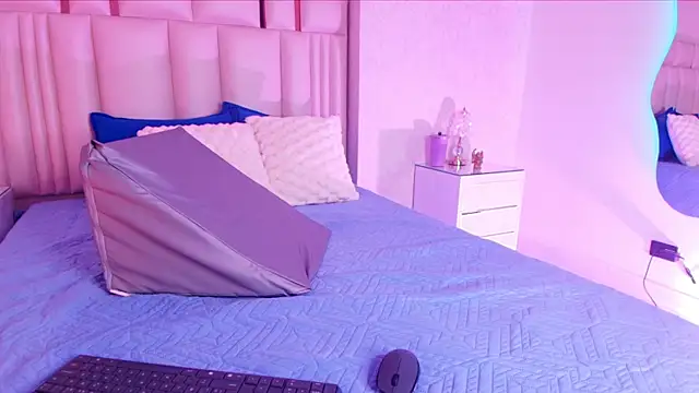 Snapshot of alanarose18 chatting on November 2025 07:23:01 PM alanarose18 online show from November 2025 07:23:01 PM