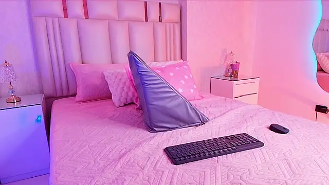 Snapshot of alanarose18 chatting on November 2025 07:13:01 PM alanarose18 online show from November 2025 07:13:01 PM