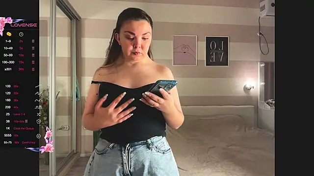 liliaMaivis online show from November 2025 06:07:01 PM