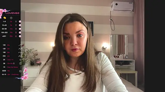 liliaMaivis online show from November 2025 06:18:02 PM