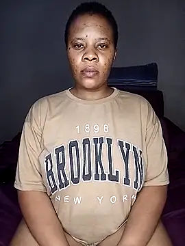 Snapshot of Emmylove-xr25 chatting on February 2026 09:35:01 PM Emmylove-xr25 online show from February 2026 09:35:01 PM