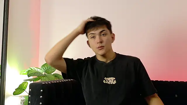 Snapshot of Valentin_X chatting on December 2025 04:18:02 AM Valentin X online show from December 2025 04:18:02 AM