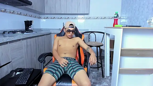 Snapshot of antonycres chatting on November 2025 12:59:01 PM antonycres online show from November 2025 12:59:01 PM