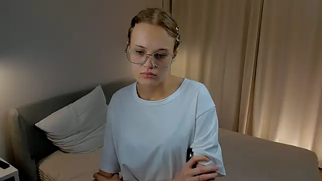 LilianGlenna online show from November 2025 11:14:01 AM